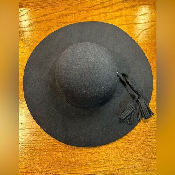 Mud Pie hat  - Picture 1 of 3